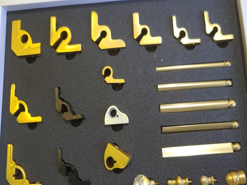 Altın Renk Alüminyum Merdiven Dip Çubuğu Altın renk alüminyum merdiven dip çubuğu - eloksal kaplı gold merdiven halı sabitleme çubuğu